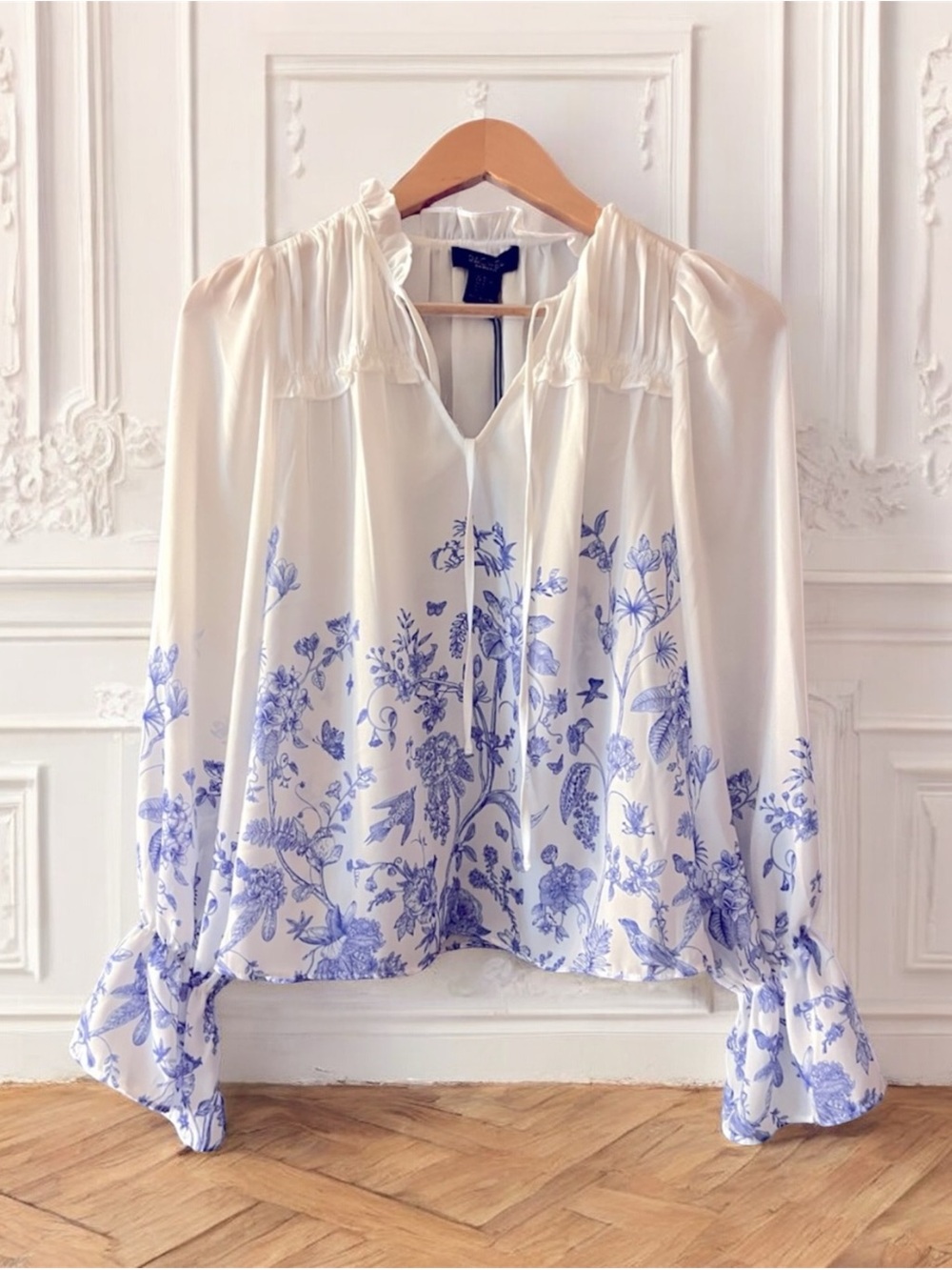 Size XS BNWT White & Blue Romantic Boho Blouse Floral Print Top Shirt